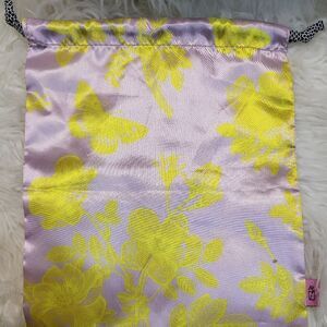 𝅺Satin Ipsy Refreshments large drawstring bag